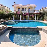 别墅 Vigdis Dalyan- Family-friendly In Dalyan Centre With Private Pool & Garden