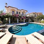 Vigdis Dalyan- Family-friendly In Dalyan Centre With Private Pool & Garden 别墅 *