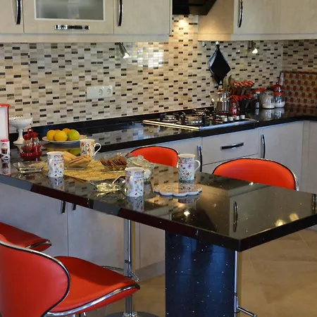 Vilă Vigdis Dalyan- Family-friendly In Dalyan Centre With Private Pool & Garden