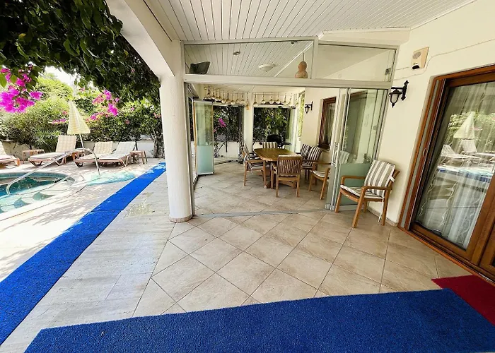 Vilă Vigdis Dalyan- Family-friendly In Dalyan Centre With Private Pool & Garden