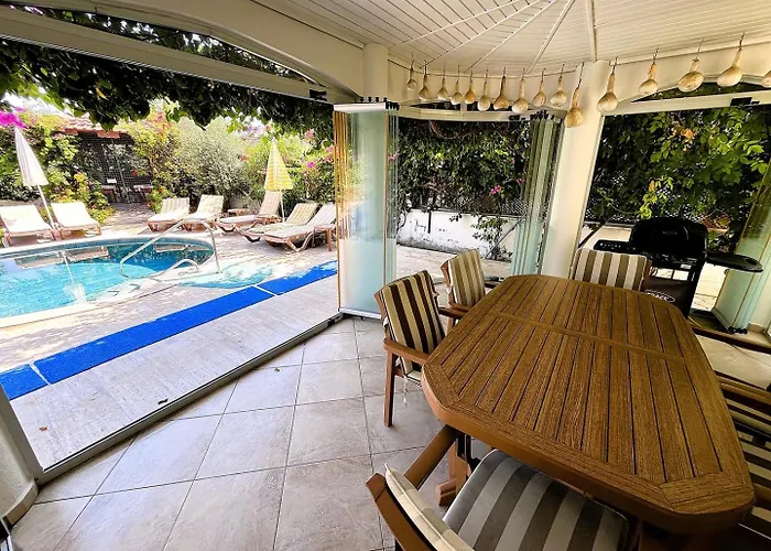 Vilă Vigdis Dalyan- Family-friendly In Dalyan Centre With Private Pool & Garden